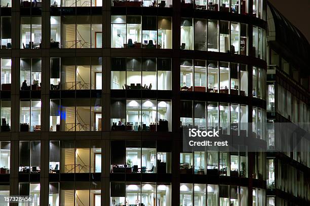 Edificio De Oficinas Foto de stock y más banco de imágenes de Arquitectura - Arquitectura, Arquitectura exterior, Bloque de Oficinas