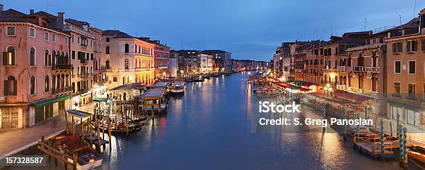 Veneza À Noite - Fotografias de stock e mais imagens de Veneza - Itália - Veneza - Itália, Noite, Horizonte Urbano