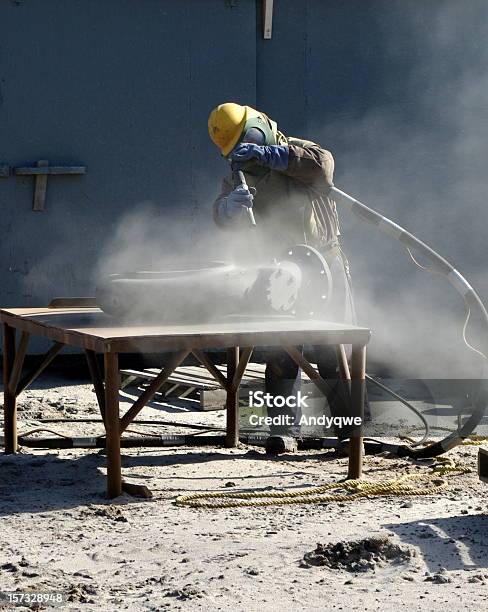 Foto de Estourando De Areia e mais fotos de stock de Jato de Areia - Jato de Areia, Indústria, Enferrujado