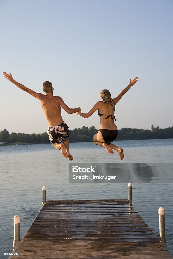 Saltare nel lago. - Foto stock royalty-free di Estate