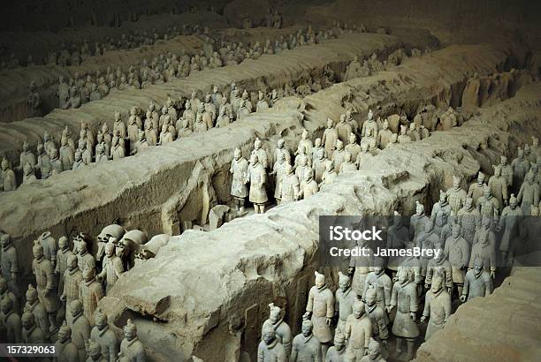 Terrakottaarmee Warriors Archäologische Ausgrabungsstätte Xian China Stockfoto und mehr Bilder von Heer