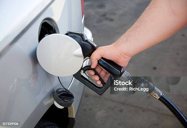 Ręka Na Benzynę Dysza - zdjęcia stockowe i więcej obrazów Benzyna - Benzyna, Dystrybutor paliwa, Dźwignia