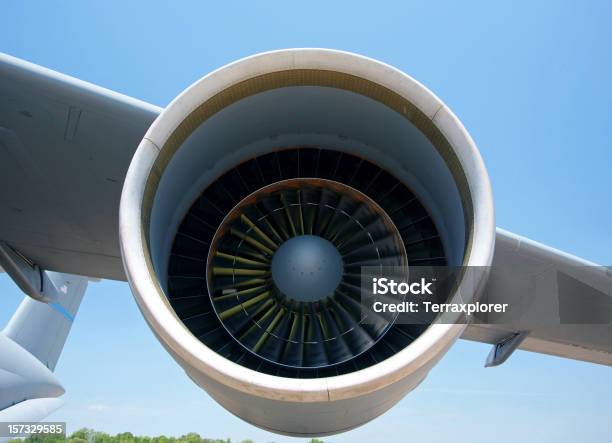 Foto de Motor De Jato e mais fotos de stock de Indústria aeroespacial - Indústria aeroespacial, Tropas, Aeroporto