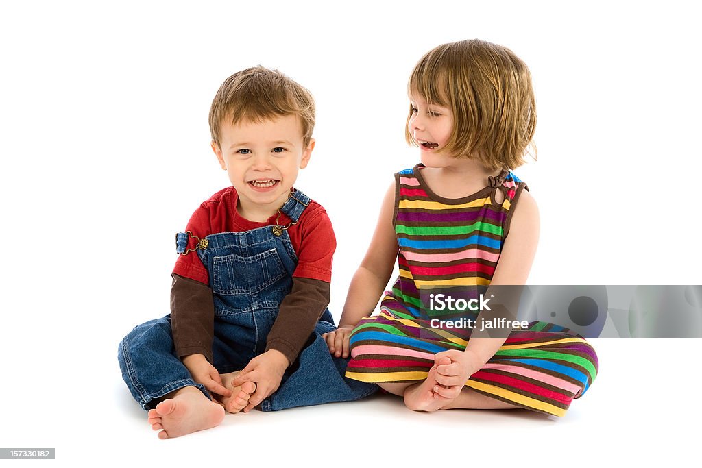 작은가 남자아이 및 소녀 웃는 흰색 함께 - 로열티 프리 흰색 배경 스톡 사진
