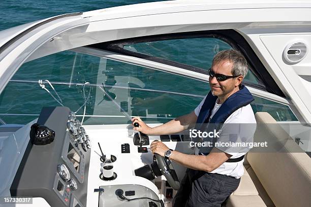 Foto de No Leme e mais fotos de stock de Iate - Embarcação de lazer - Iate - Embarcação de lazer, Milionário, Barco a Motor