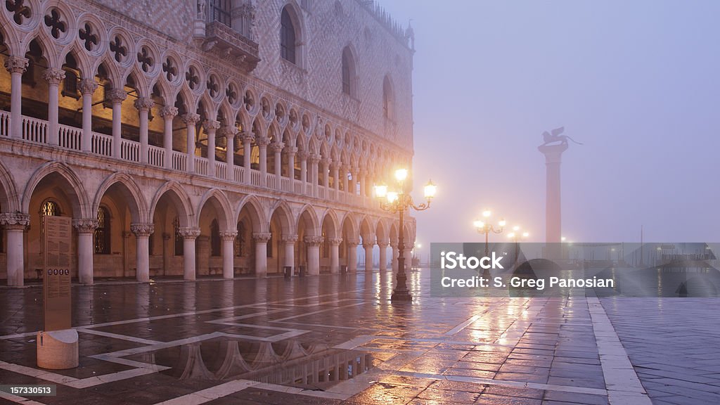 Venezia all'alba - Foto stock royalty-free di Nebbia