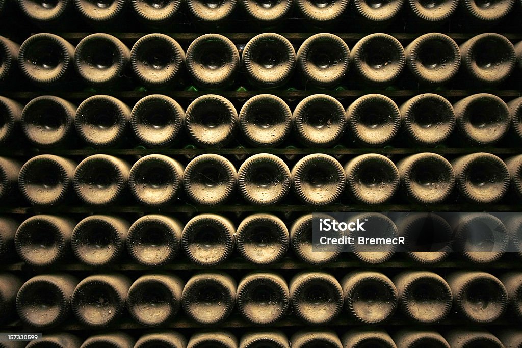 Старые бутылки вина - Стоковые фото Бутылка роялти-фри