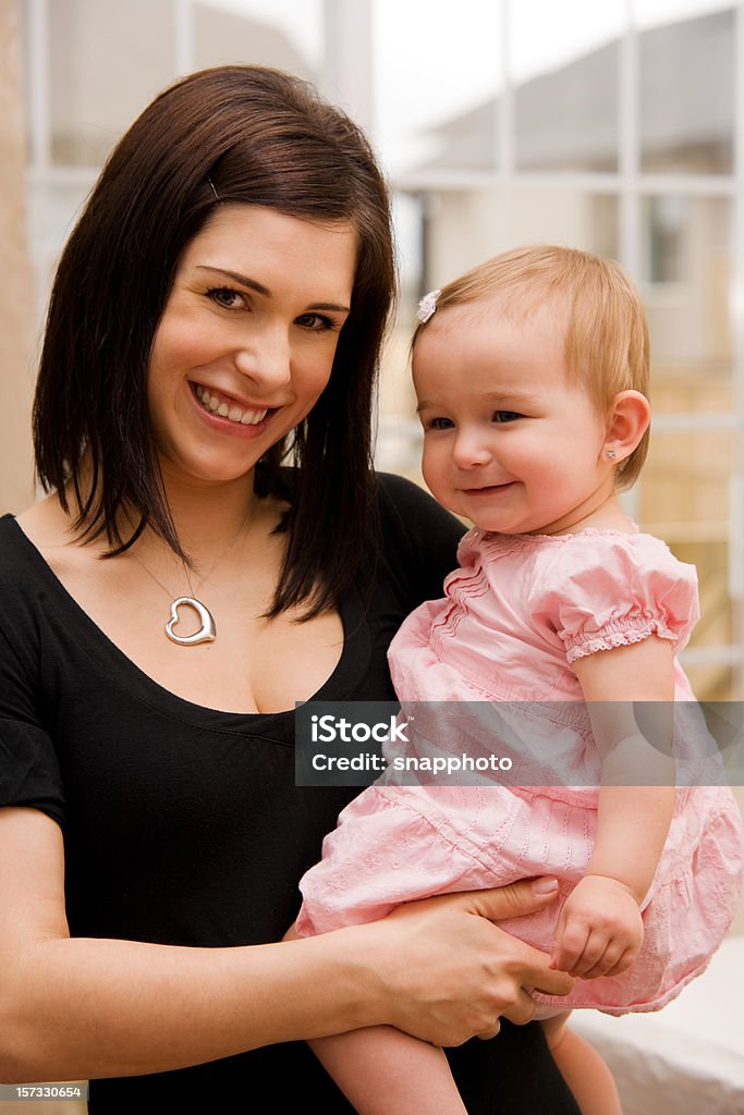 Bebé y la madre - Foto de stock de 12-17 meses libre de derechos