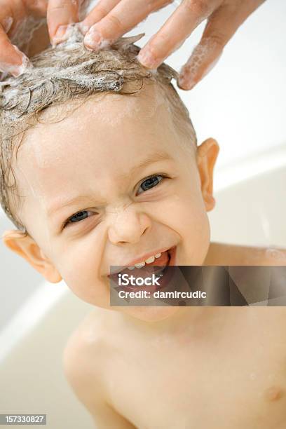 Baby In Der Badewanne Stockfoto und mehr Bilder von Kind - Kind, Waschen, 12-17 Monate