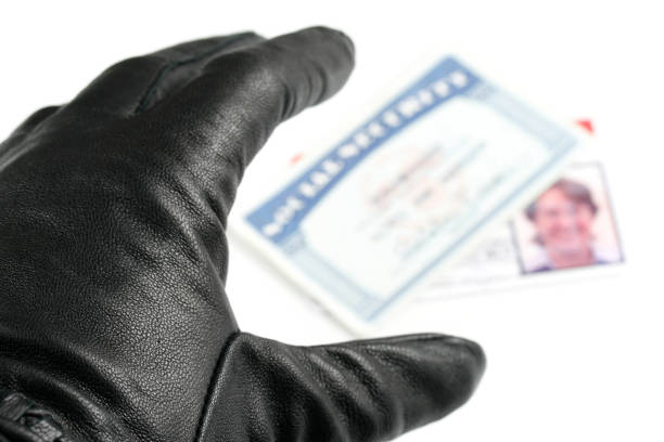 o roubo de identidades - social security card drivers license social security color image imagens e fotografias de stock