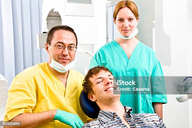 Dentysta W Pracy - zdjęcia stockowe i więcej obrazów Badanie lekarskie - Badanie lekarskie, Dentysta, Fotografika