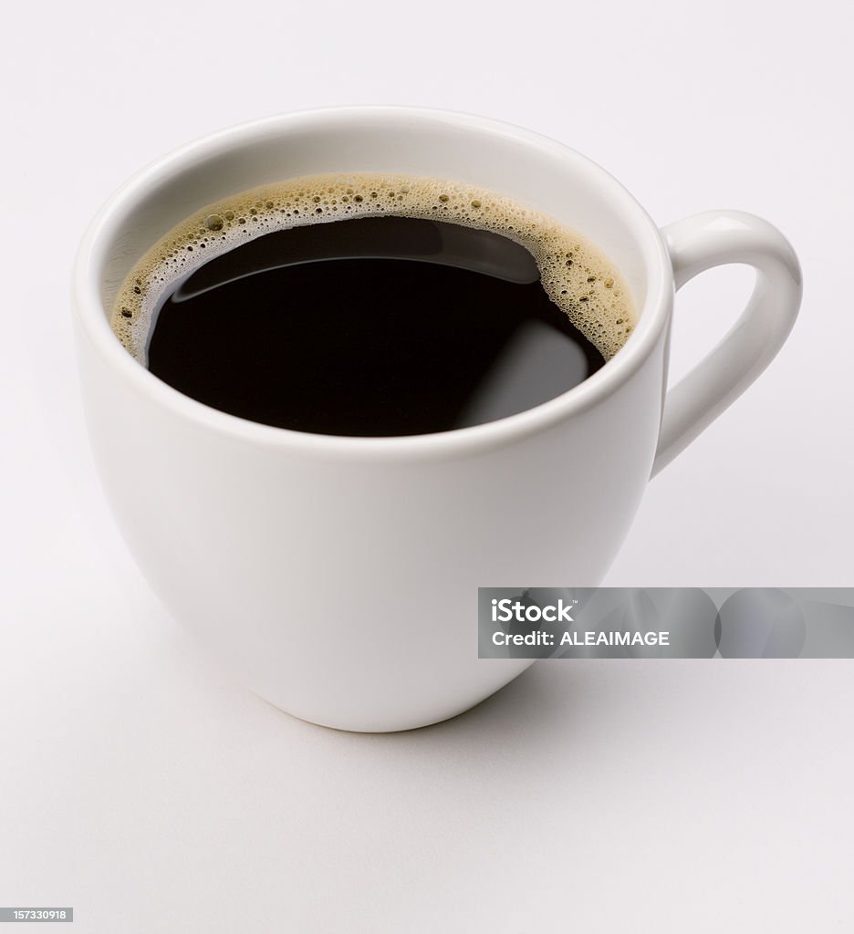 Cafetera para café expresso en blanco - Foto de stock de Taza de café libre de derechos