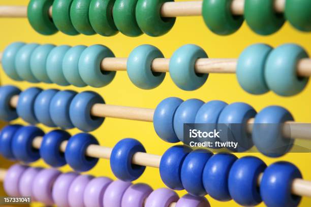 Foto de Abacus e mais fotos de stock de Brinquedo - Brinquedo, Contar, Enviesado