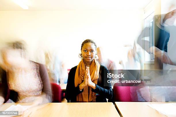 Momento De Tranquilidade - Fotografias de stock e mais imagens de Pessoa a Estudar - Pessoa a Estudar, Sala de Aula, Exposição Longa