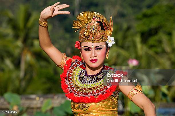 Asian Paciencia Foto de stock y más banco de imágenes de Bailar - Bailar, Bali, Bailarín