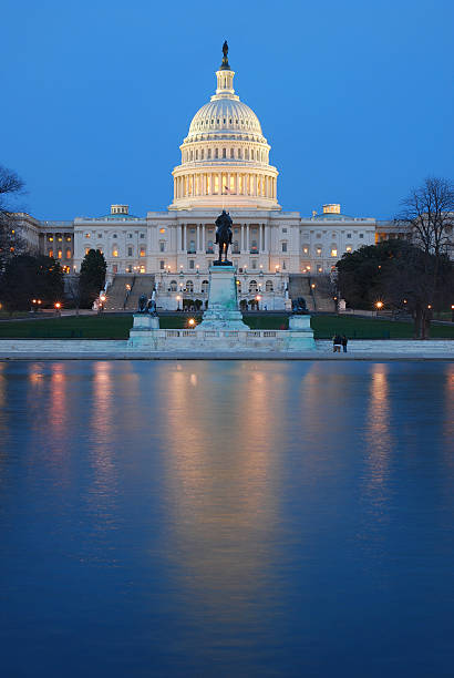 ｕ.s. capitol w nocy, refleksja - washington dc monument sky famous place zdjęcia i obrazy z banku zdjęć