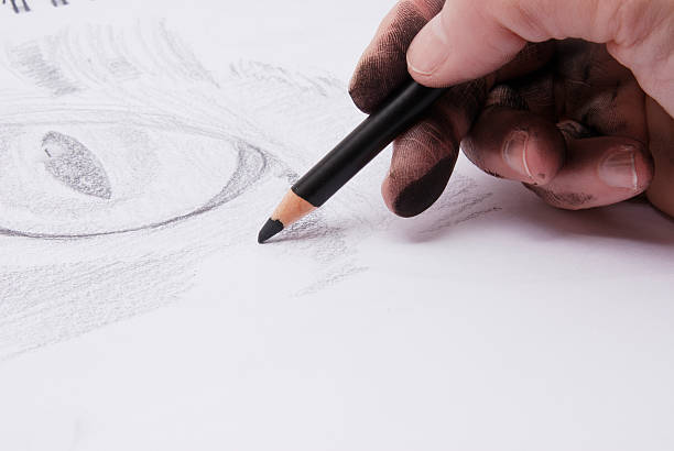 эскиз художником - drawing sketch artist charcoal drawing стоковые фото и изображения