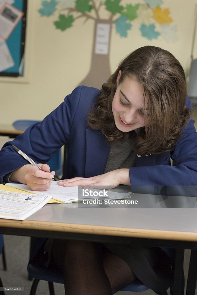 Chica de escribir - Foto de stock de 14-15 años libre de derechos