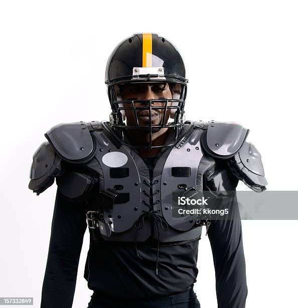 초현대적 American Football Player With 패드 얼굴 보호 마스크에 대한 스톡 사진 및 기타 이미지 - 얼굴 보호 마스크, 패딩-보호용 운동복, 헬멧