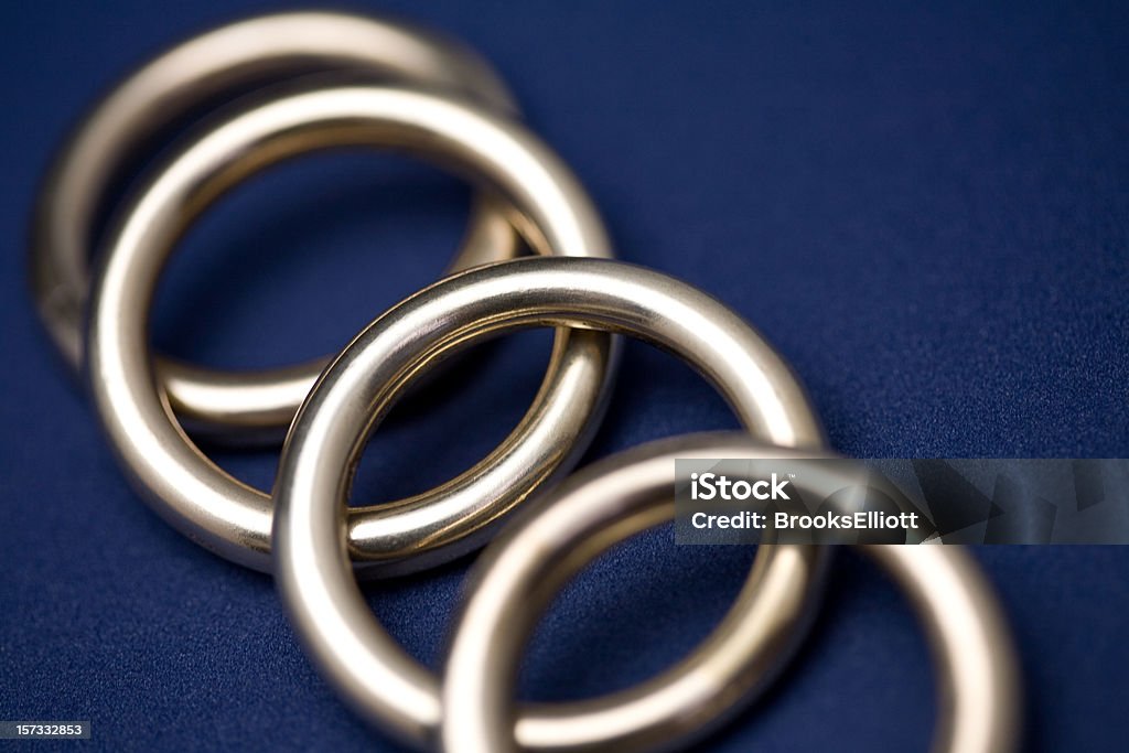 Anéis de bronze - Foto de stock de Amarelo royalty-free