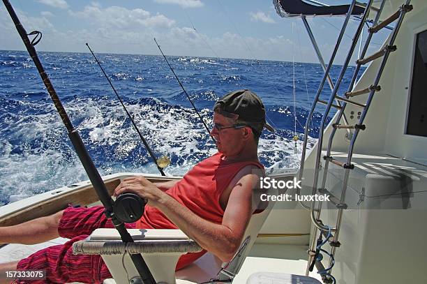 Esperando Para Los Peces Foto de stock y más banco de imágenes de Actividades recreativas - Actividades recreativas, Adulto, Agua