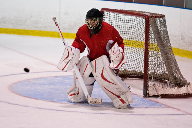 istock Hockey Goaltender Action Shot 157333132