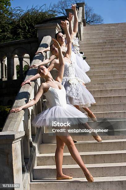 Ballerinas Foto de stock y más banco de imágenes de Actividad - Actividad, Actividades y técnicas de relajación, Actuación - Espectáculo