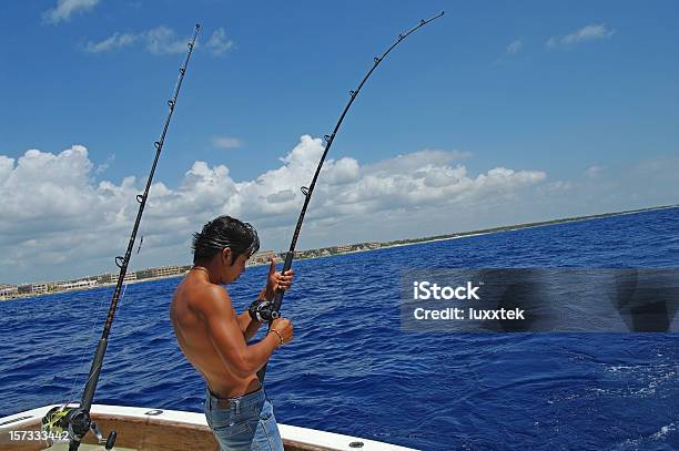 Foto de Peixe Do Gancho e mais fotos de stock de Adulto - Adulto, Anzol de pesca, Atividade Recreativa