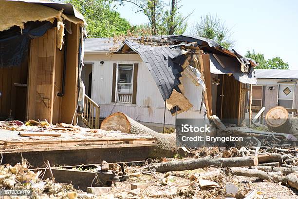 Foto de Trailer Tornado Danos e mais fotos de stock de Parque de Traillers - Parque de Traillers, Tornado, Danificado