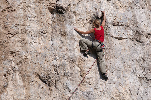 istock Woman freeclimbing 157334064