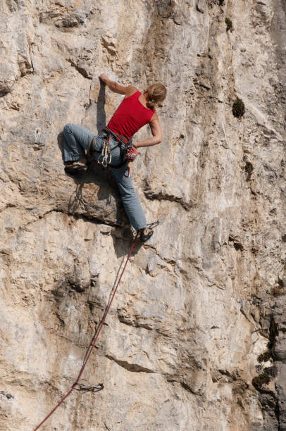 istock Woman freeclimbing 157334067
