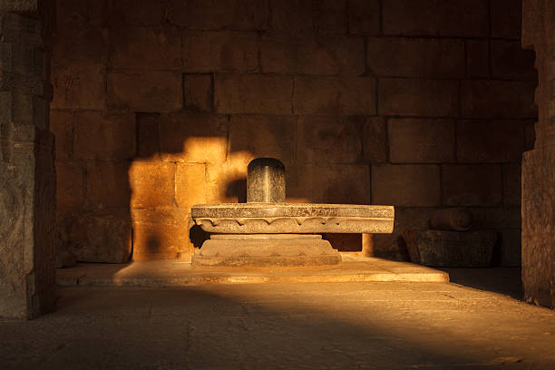 lingam. templo darasuram airavatesvara - shivalinga - fotografias e filmes do acervo