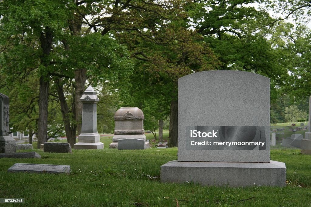 Friedhof und Tombstone - Lizenzfrei Grabstein Stock-Foto