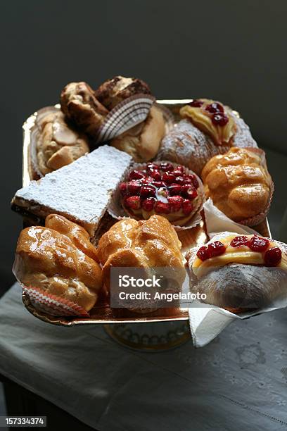 Teller Italienisches Gebäck Stockfoto und mehr Bilder von Biscotti - Biscotti, Büfett, Dessert