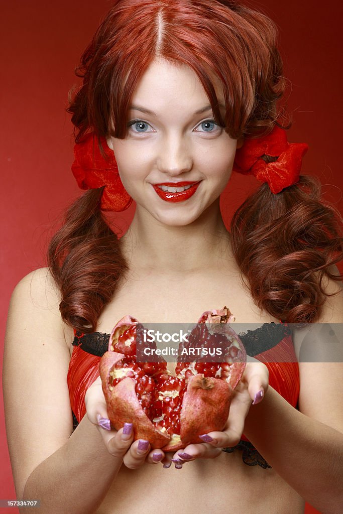 Chica con granada - Foto de stock de Alegre libre de derechos