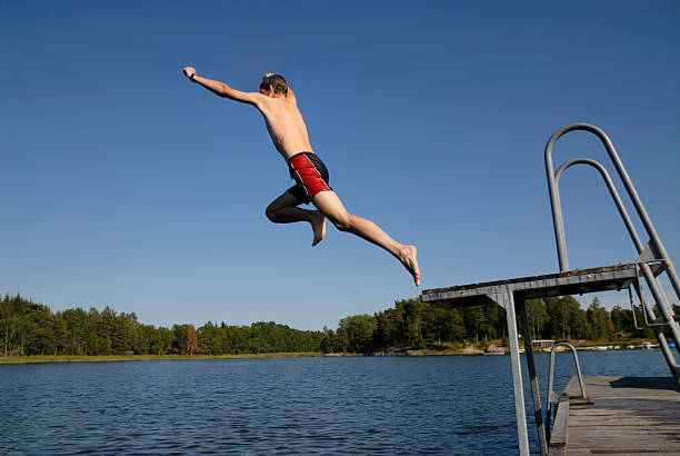mergulho autônomo - sweden summer swimming lake - fotografias e filmes do acervo