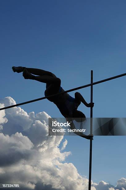 Salto Con Lasta - Fotografie stock e altre immagini di Salto in alto - Salto in alto, Salto con l'asta, 20-24 anni