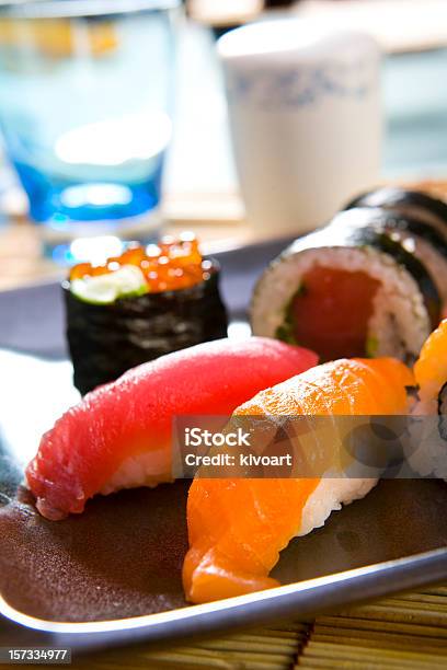 Sushi Nigiri - Fotografie stock e altre immagini di Cena - Cena, Composizione verticale, Crudo