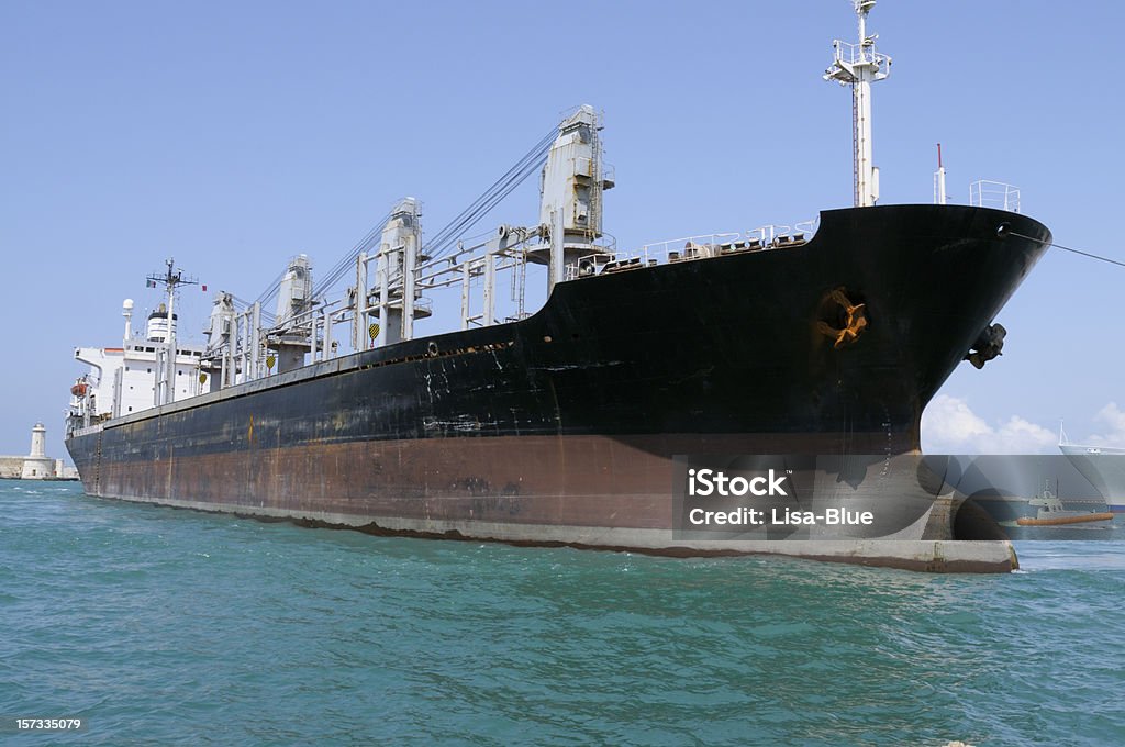 Container Ship entrant dans le port - Photo de Cargo libre de droits