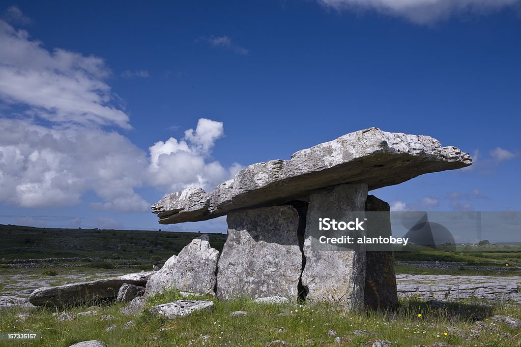 Irlanda: Porta antiga Túmulo (Dolmen) no Condado de Clare - Royalty-free Dólmen Foto de stock