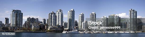 Skyline Del Centro Di Vancouver - Fotografie stock e altre immagini di Appartamento - Appartamento, Vancouver - Canada, Ambientazione esterna