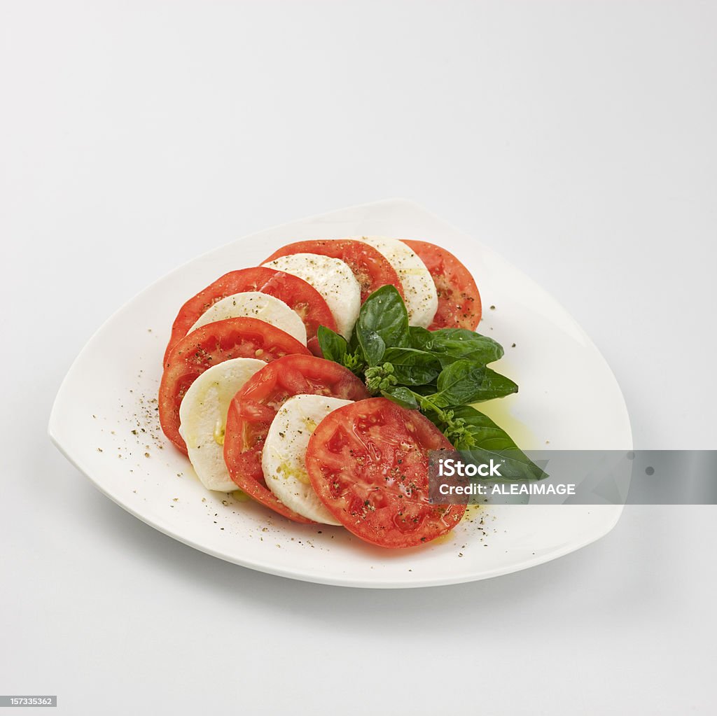 Insalata Caprese - Foto stock royalty-free di Insalata caprese