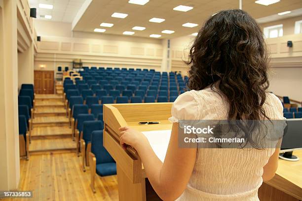 Antes Da Intervenção - Fotografias de stock e mais imagens de Discurso - Discurso, Ensaio, Adulto