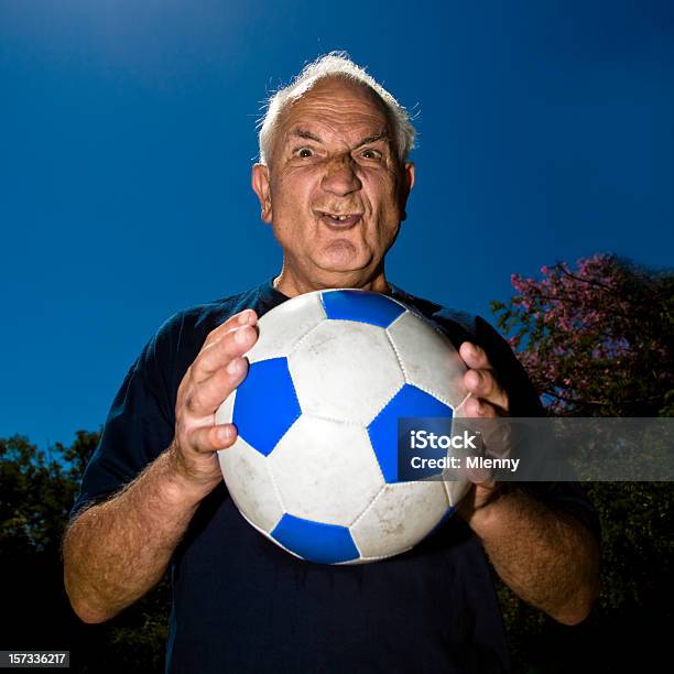 Angry 선임 축구 골키퍼 분노에 대한 스톡 사진 및 기타 이미지 - 분노, 할아버지, 공-스포츠 장비