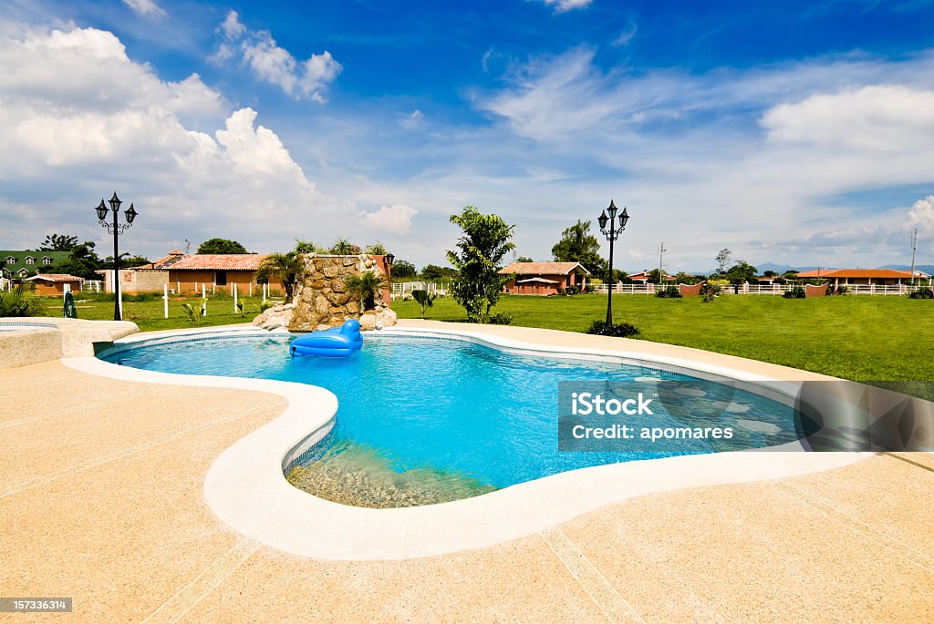 Resort tropicale della piscina - Foto stock royalty-free di Piscina