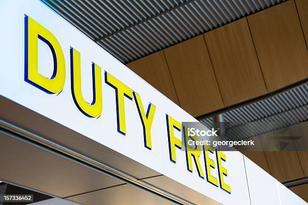 Photo libre de droit de Boutiques Dutyfree banque d'images et plus d'images libres de droit de Duty Free - Duty Free, Arrivée, Aéroport