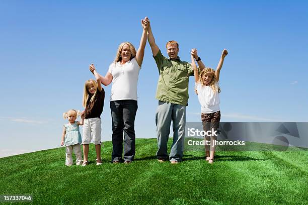 Glückliche Familie Von Fünf Stockfoto und mehr Bilder von Familie - Familie, Jubeln, Stehen