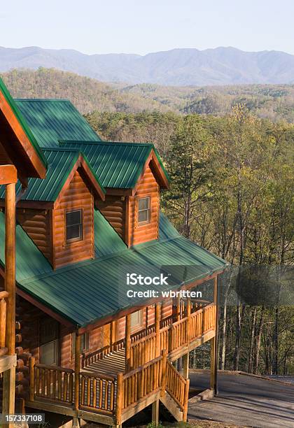 Cabaña Con Una Vista De Smoky Mountain Foto de stock y más banco de imágenes de Actividades recreativas - Actividades recreativas, Aislado, Appalachia