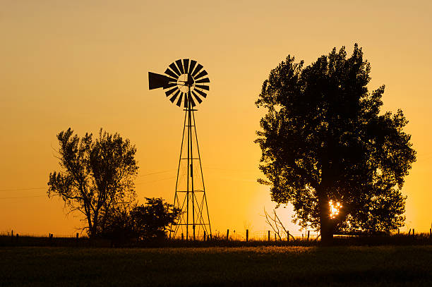 プレーリーの日の出 - nebraska midwest usa farm prairie ストックフォトと画像