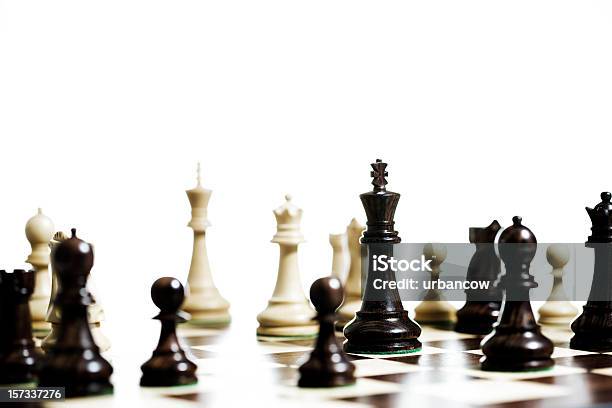 Schach Stockfoto und mehr Bilder von Freisteller – Neutraler Hintergrund - Freisteller – Neutraler Hintergrund, Schach, Betrachtung